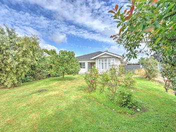 Comfortable family home with extras!