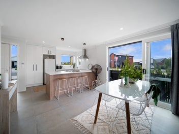 Location and 4 spacious bedrooms!