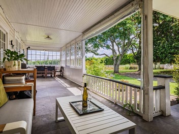 NICE LIFESTYLE WITH HANDY INCOME