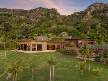 Lort Point Luxury - A Coastal Masterpiece
