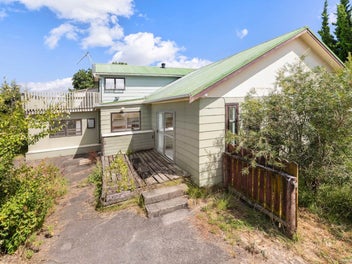 Great Potential Do Up Near the Beach!