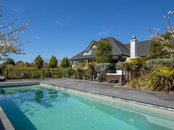 Country estate with prime grazing land