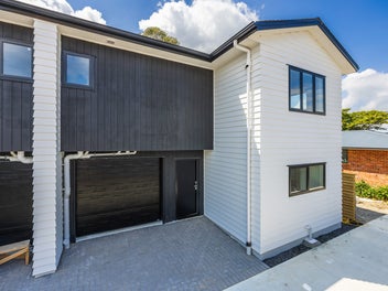 SPACIOUS BRAND NEW - Reserve Views!