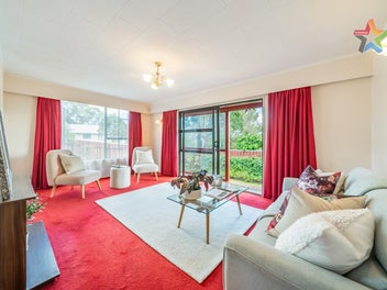 PERFECT 1ST HOME - AFFORDABLE & FULL OF POTENTIAL!