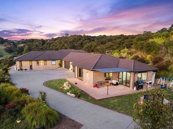 Private & Peaceful Extended Family Living or I...