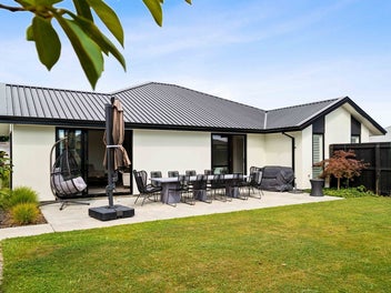Prestigious Family Home In Outstanding Location