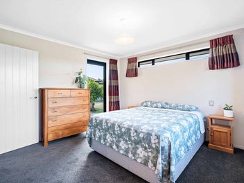 Family Comfort & Modern Style in the Heart of Roll