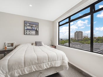 Auckland Grammar Zone two level Townhouse