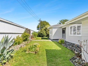 1940s Charm, a Nelson Home With It All!