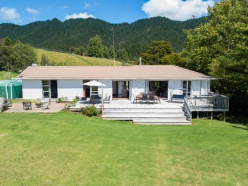 LIFESTYLE LIVING AT ITS BEST - WHANGARIPO VALLEY