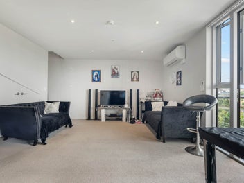 Modern 2-Bedroom Apartment with Study