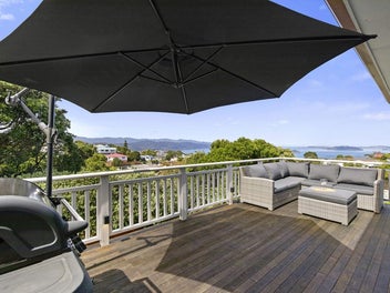Dream Home With Breathtaking Views!