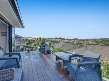 Luxury Coastal Living, Easy Care Family Home