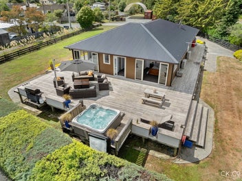 Family Home Situated on 2545m2