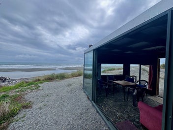 Picturesque Coastal Retreat!