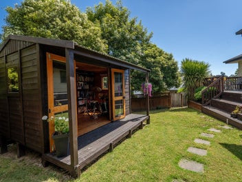 Home Plus 2 Cabins in Bishopdale!