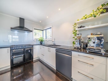 VIEWS, VIBES & VERSATILE SPACES