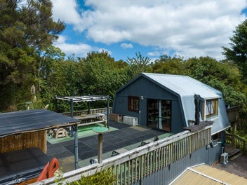 Charming Coastal Retreat in Opua Awaits