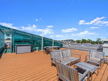 Declared Reserve Auction - $899,000