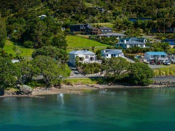 Waterfront Kauri Villa