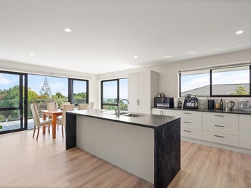 Large Family home by the beach