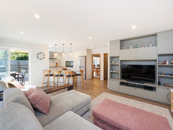 Large family home in Riverdale location