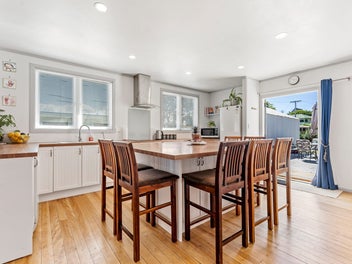 Sun, Space & Potential: 400m to the Beach!