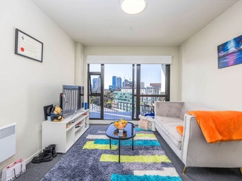 Freehold Apt right by the University & AUT