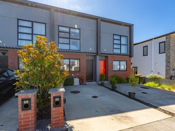 Near new build near Bomb Point