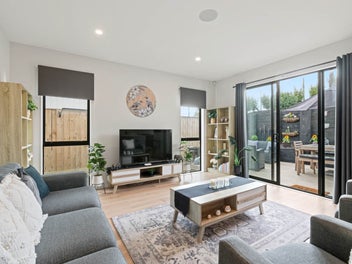 Extended Families/ Flatmates?