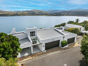 STUNNING VIEWS - PREMIUM LOCATION, PRIVATE SETTING