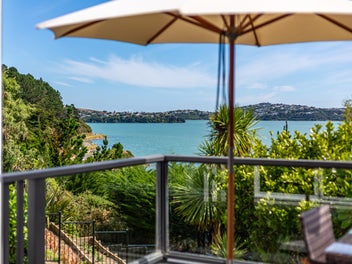 STUNNING VIEWS - PREMIUM LOCATION, PRIVATE SETTING
