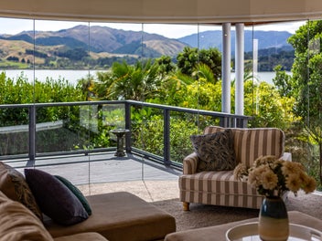 STUNNING VIEWS - PREMIUM LOCATION, PRIVATE SETTING