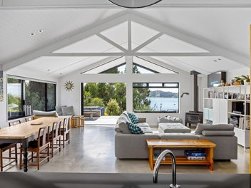 Contemporary Kiwi escape