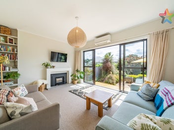 MODERN TWO BEDROOM WITH GARDEN!