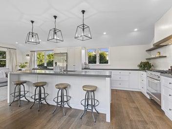 Spacious & Stylish Family Retreat