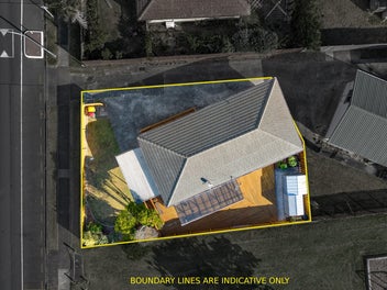 Mint Condition 3 Bedroom & Large Backyard!