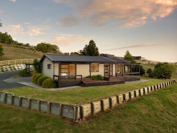 Lifestyle Dream, with Amazing Views!