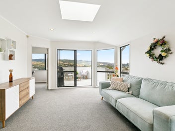 SUN, SPACE & SPECTACULAR VIEWS! | BEO $889,000