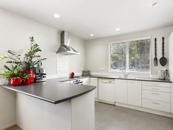 Instantly Appealing Standalone Family Home!
