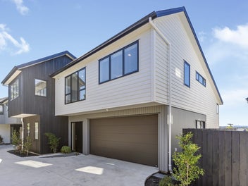 Modern Family Living on Glendowie Border