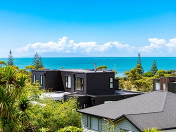 Fantastic Sea views - Gorgeous Living