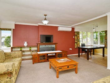 * UNDER OFFER * Put Your Own Touch