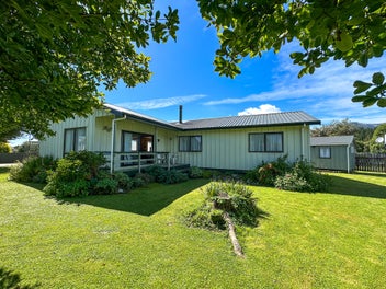 SPACIOUS RETREAT NEAR TOWN