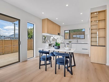 Lucky Last! New 5BR Freehold Freestanding Home