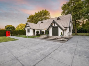 Unique Lifestyle with International Acclaim