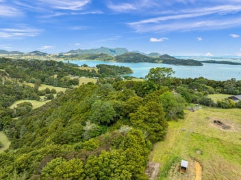 Coastal lifestyle block with harbour views
