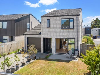 Affordable Modern Coastal Living! Ex Show Home!