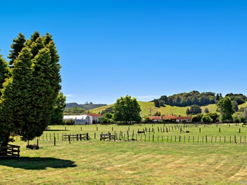 Unmatched Versatility – 2 Dwellings and BIG sheds