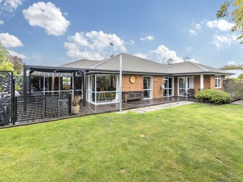 Spacious Family Home on Kingsbury!